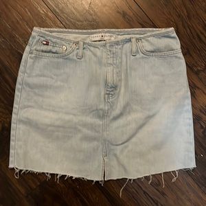 Tommy Hilfiger SZ 8 light denim mini skirt
